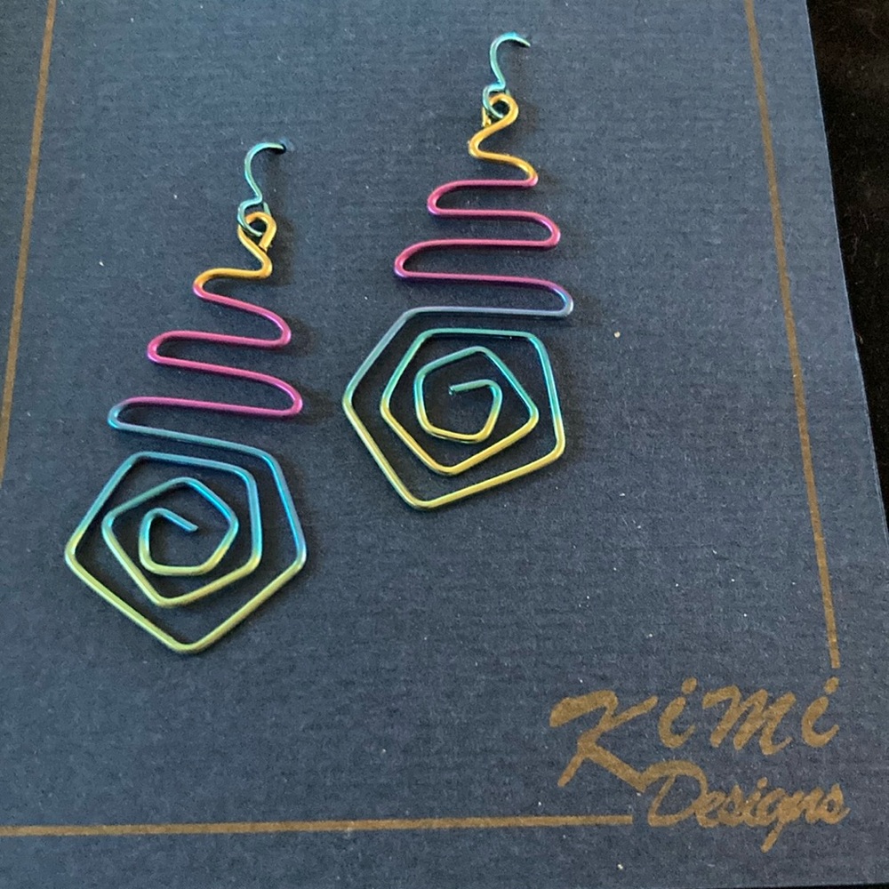 Colorful Wire Earrings Kimi Designs - Picture 2 of 4